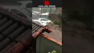 chuva forte assustadora