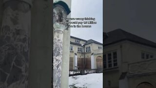 Abandoned mansion in housing development in Illinois￼