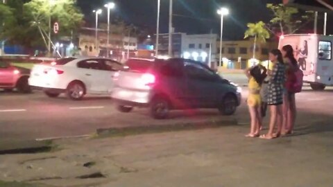 Movimentação dos carros e ônibus em frente a CBTU, João Pessoa, capital da Paraíba - 26/08/2022