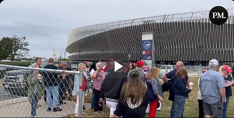 Lineup to get into the Trump rally.