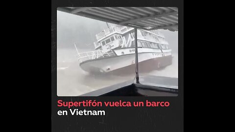 El segundo tifón más fuerte del mundo provoca el vuelco de un barco