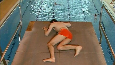 Funny moments with Mr. Bean in the swimming pool