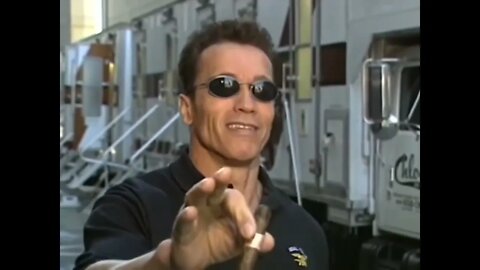 Arnold Schwarzenegger - Smoking Stogies!!