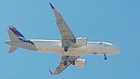 Airbus A320NEO PR-XBN vindo do Recife para Fortaleza