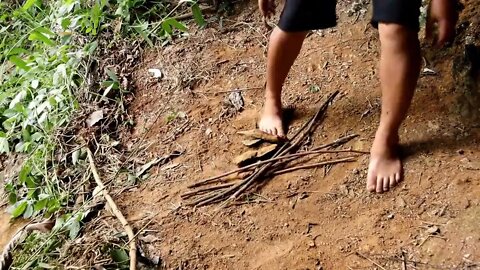 Using primitive tools, fire Wilderness Survival Challenge /5