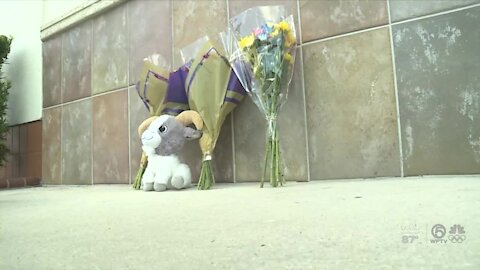 Memorial growing for victims of Publix shooting in Royal Palm Beach