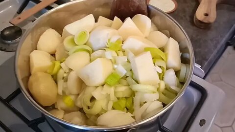 Prepping The Leeks 🙏#ukprepping #prepping #frugal #homemade #blessed #community