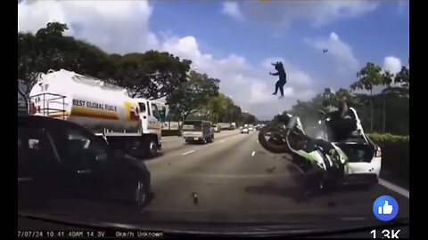 MOTORBIKE RIDERS CRASHES🛣️🚚🚗🏍️⚠️🚑INTO CAR WITH ENGINE FAILURE🚛🚗🏍️💫