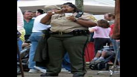 TECN.TV / DEI Puts Public At Risk: 4 Overweight Female Cops Failed In Arresting 1 Shoplifter