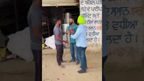 ਬੋਰੀ ਵਿੱਚ ਮੋਬਾਇਲ ਫ਼ੋਨ ਲੈ ਗਿਆ ਕਬਾੜ ਵਾਲਾ 🤣🤣 ਫਿਰ ਹੋਈ ਛਿੱਤਰ ਪਰੇਡ🤣 ਤੋੜ ਦਿੱਤੇ ਫ਼ੋਨ 🤣🤣#funnyvideos