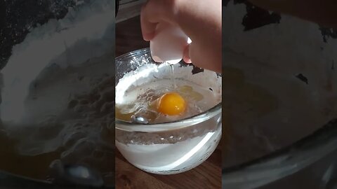 the easiest way to crack an egg