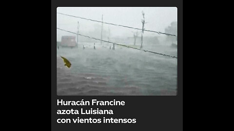 Un barco camaronero batalla contra el huracán Francine en Luisiana