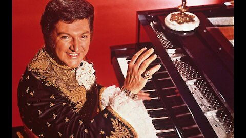 Liberace! Mr. Showmanship!