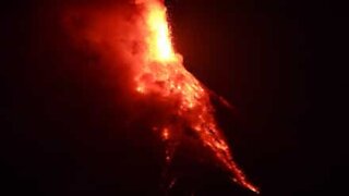 Utrolig time-lapse av utbrudd fra vulkanen Mayon på Filippinene