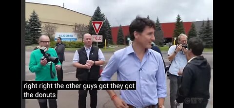 Justin Trudeau in Sault Ste. Marie Ont. giving away donuts...🍩🤣