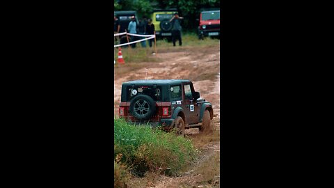 4×4 jeep mud track