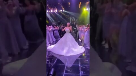 Who remembers this epic bride VS groom dance #shorts