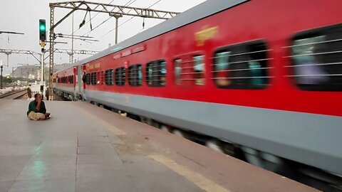 11008 | Deccan Express | LHB Rake Upgrade | 3rd Day | at Thane Station|