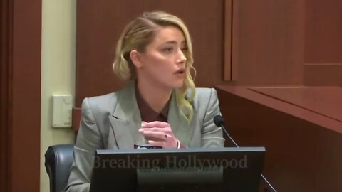 Amber Heard gets told to stop looking at the jury 😂 #shorts #amberheard #camillevasquez #trial