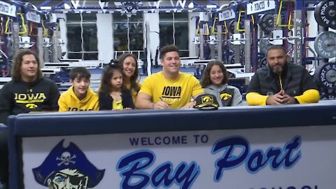 Bay Port's Montgomery follows father's footsteps to Iowa