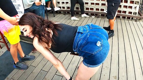 Twerking and Dancing Pool Party!