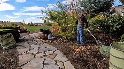 Digging Dahlias & Satisfying Annual Cleanup! 🥰🙌🍂