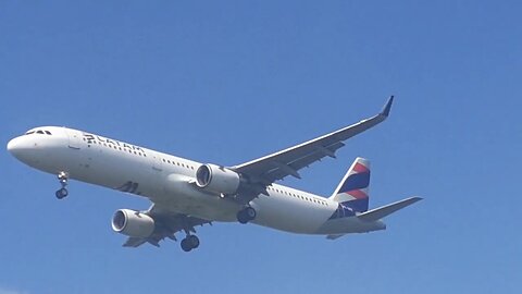 Airbus A321 PT-XPB na aproximação final antes de pousar em Manaus vindo de Guarulhos