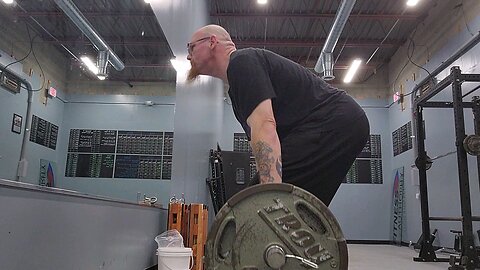 Trap bar deadlift 225 lbs for 21 reps