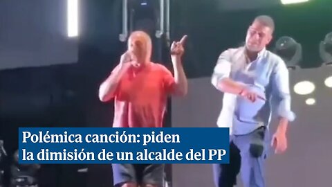 Acusan a un alcalde del PP de hacer apología de "pederastia y violación" por cantar esta canción