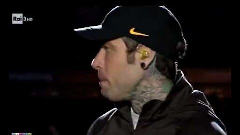 Il Concertone del1°Maggio: pubblicità GRATUITA di Fedez alla Nike che sfrutta i lavoratori...!