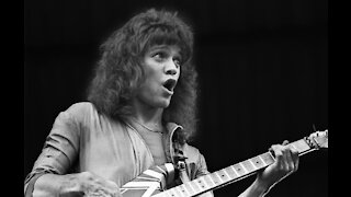 Mötley Crüe and Metallica have led the tributes to Eddie Van Halen.