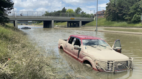 Michigan Freeway Flooded for Days after Heavy Rainfall in Detroit