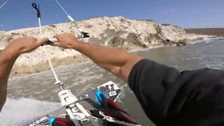 A adrenalina de praticar kitesurf na primeira pessoa!