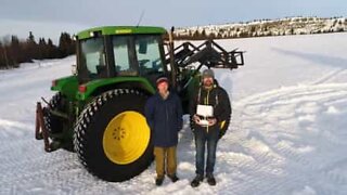 Agricoltore lascia un messaggio sulla neve