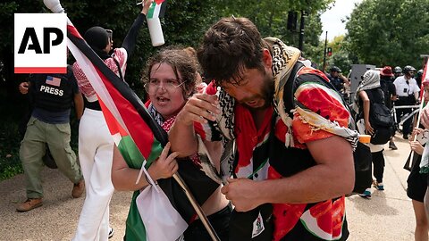 Netanyahu sculpture burned, crowd pepper sprayed during DC protest| N-Now ✅