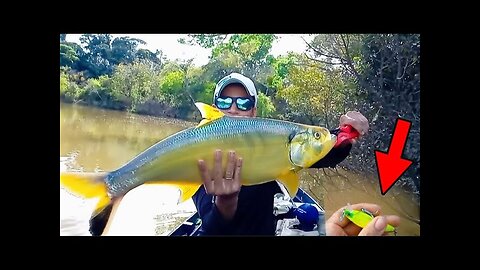 O peixe quase me levou pra água, mais consegui pegar, 70 centímetros 🎣...