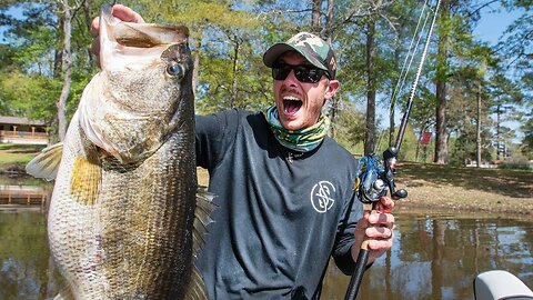 GIANT BASS FOUND IN MUDDY CREEK! BED FISHING WITH JIGS