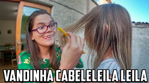 Tutorial de como cortar o cabelo com duas xuxinhas, Vandinha Cabeleleila leila