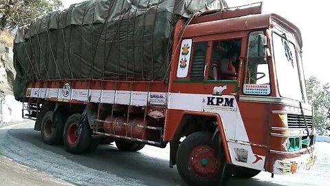 Heavy Load Lorry And Heavy Load truck Risk Driving Dangerous Turning Dhimbam Hairpin Bend Hills Road