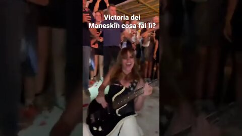 Victoria dei Maneskin cosa fai lì?