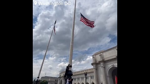 Absolute Chaos as Pro-Palestine Protesters Burn American Flags at Union Station