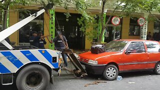 SOUTH AFRICA - Cape Town - Refugees violently removed from Cape Town CBD (Video) (w8y)