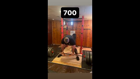 700 sumo deadlift