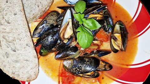 Mussels Recipe - Mussels Steamed in a Garlic, Lemon & Tomato Sauce