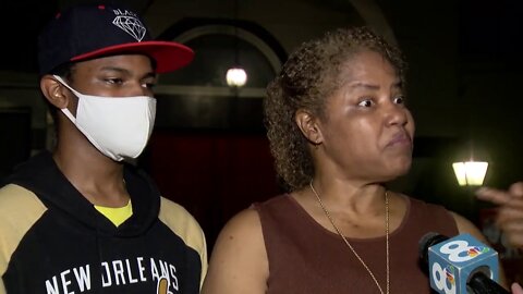 Maskless mother blames Gov. DeSantis telling students to remove their masks.