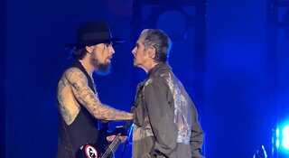 Jane's Addiction Concert Ends in Chaos As Perry Farrell Assaults Dave Navarro Onstage