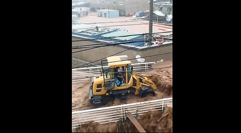 HEROIC ROOFTOP RESCUE.