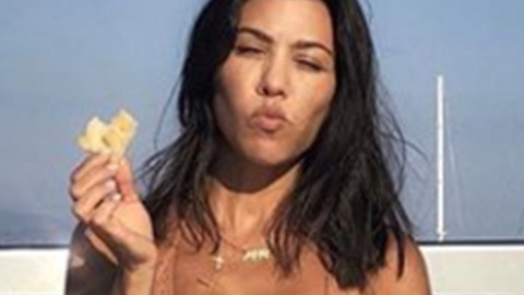 Kourtney Kardashian’s CLAPBACK After Mom Shaming!