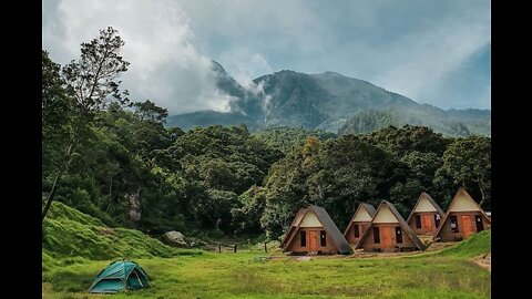 SAKURA HILLS , WISATA PEGUNUNGAN DI KARANGANYAR JAWA TENGAH YANG INDAH MIRIP SWISS