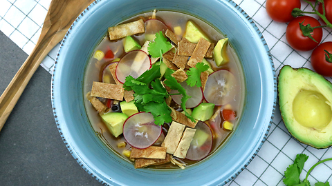 How to make chicken salsa tortilla soup